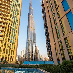 Luxury 2br With Burj Khalifa View & Balcony Near Mall, Dining, Metro شقة دبي