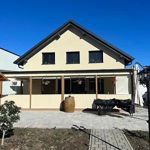 Ruhige Gruene Oase Bei Flughafen سخويشات